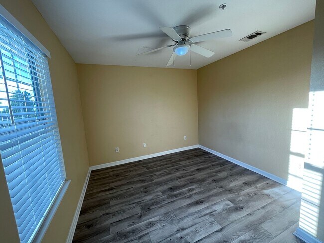 Building Photo - 1803 Hickory Ave