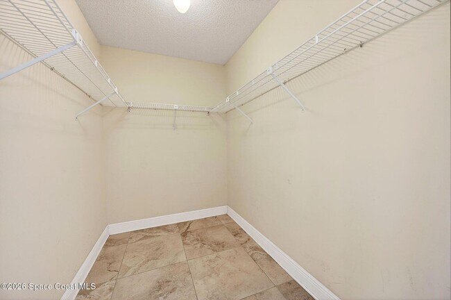 Building Photo - 737 Green Valley Ln