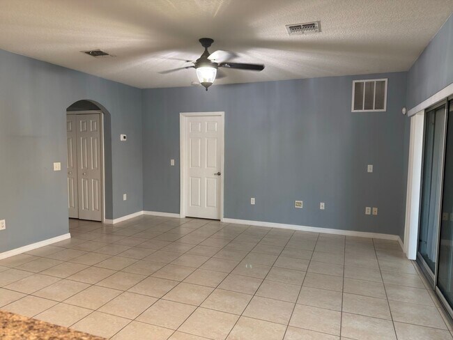 Building Photo - 5-Bed / 4.5 Bath Pool Home Available Now!