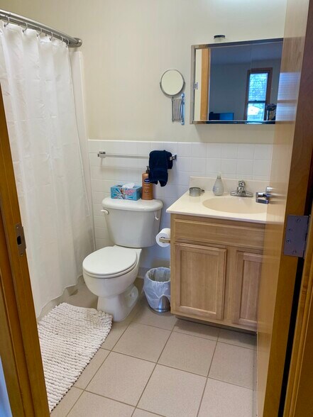 Building Photo - 2050 St Clair Ave