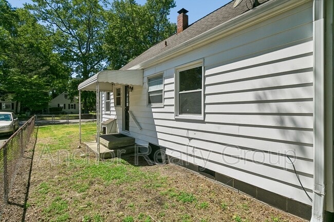 Building Photo - 7730 Ruthven Rd