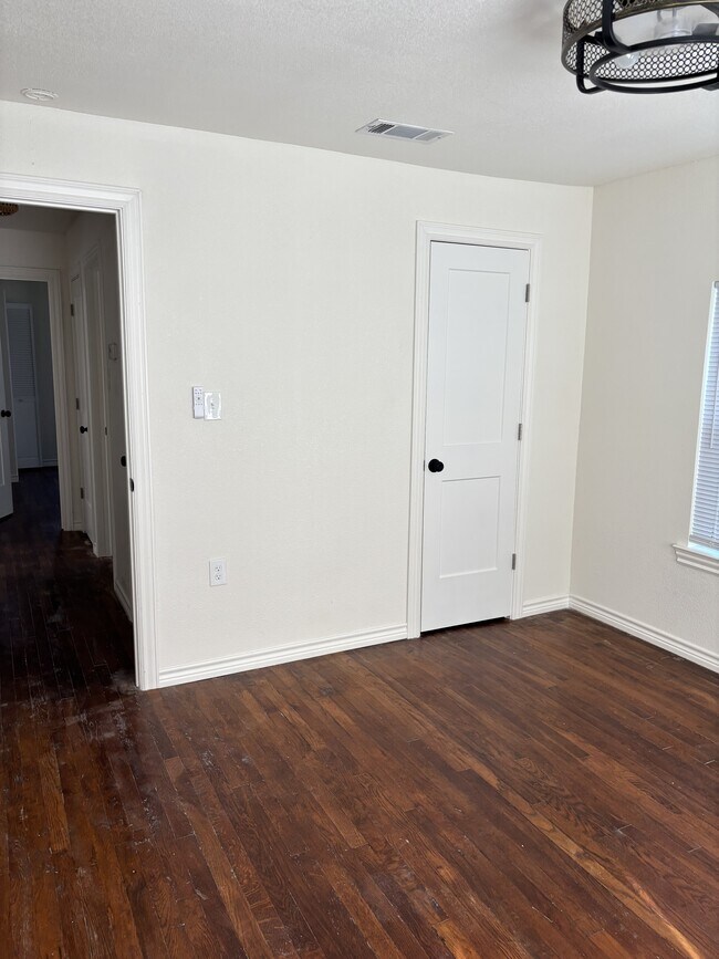 Building Photo - 703 N Blair St