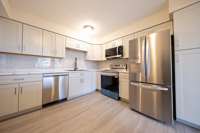 Building Photo - 7200 York Ave S