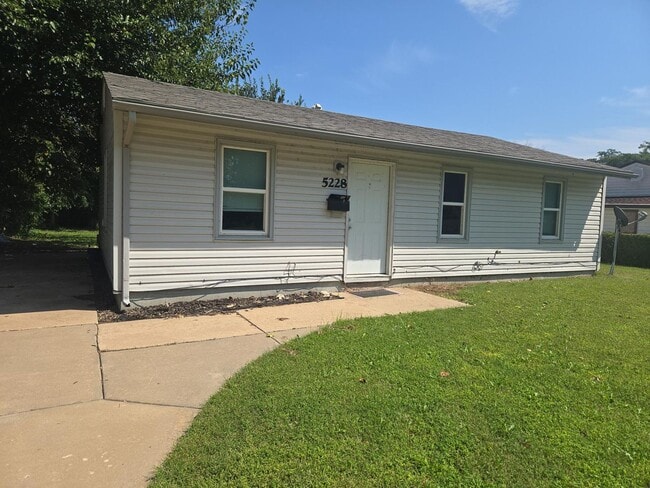 Building Photo - Charming 3-Bedroom Home with Large Yard