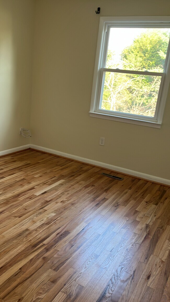 Building Photo - 2 Wimbledon Ln