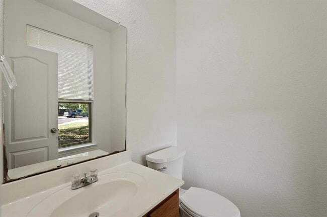 Building Photo - 200 Lexington