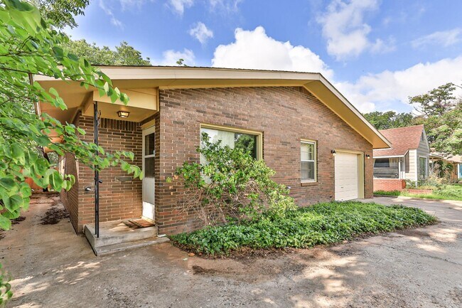 Building Photo - 2513 26th St