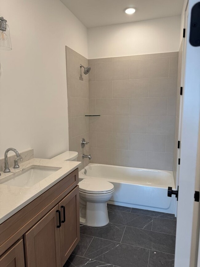 Building Photo - Belmont 1217