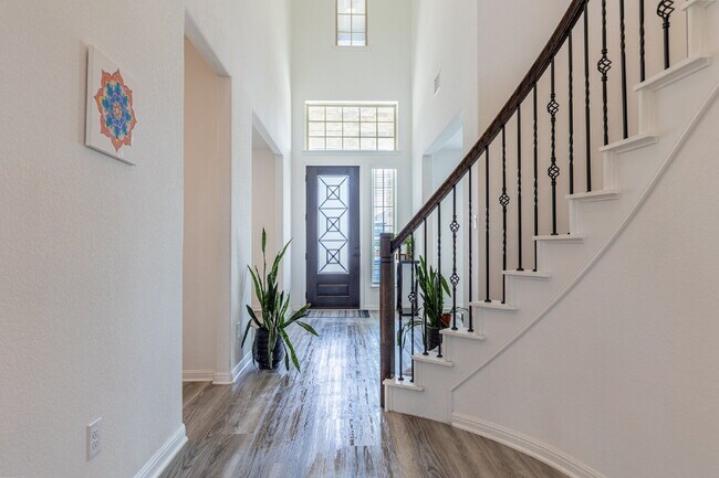 Building Photo - 2332 Giona Pl