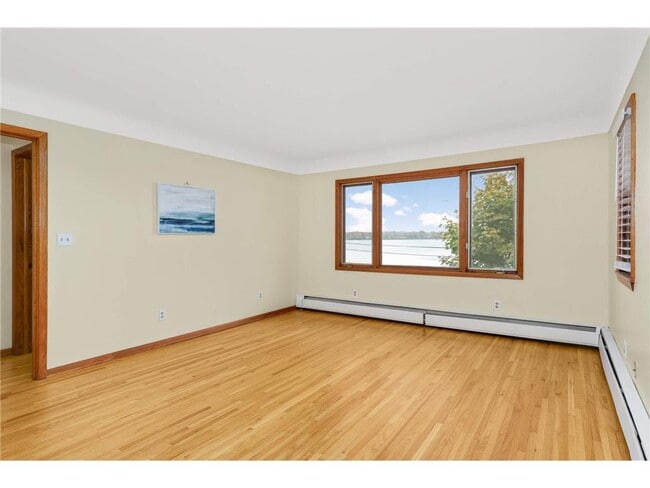 Building Photo - 2331 W Medicine Lake Dr