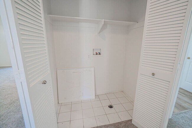 Building Photo - Charming 3-Bedroom Home with Large Loft or Alternate 4th Bedroom!