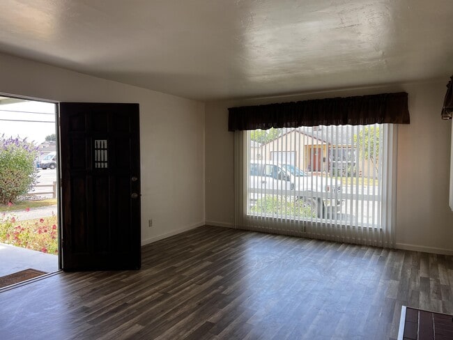 Building Photo - 1120 Austin Way