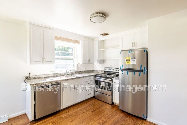 Building Photo - 104 Stratford Ct