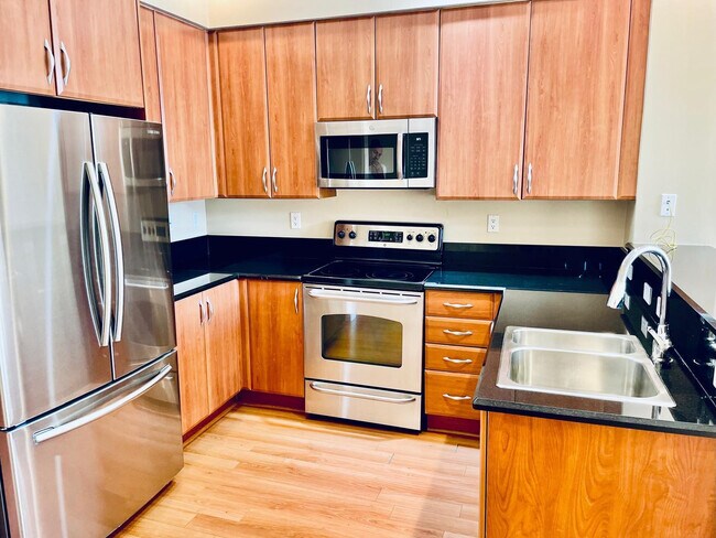 Building Photo - 801 S Olive Ave