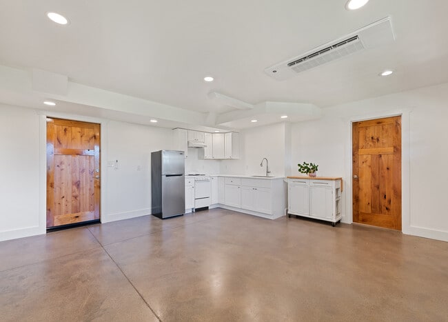 Building Photo - 179 Goldfinch Ln