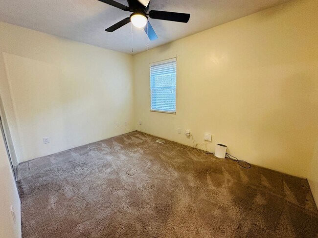 Building Photo - Charming 2-Story Condo in Quiet Knoxville Community – Minutes from Downtown!