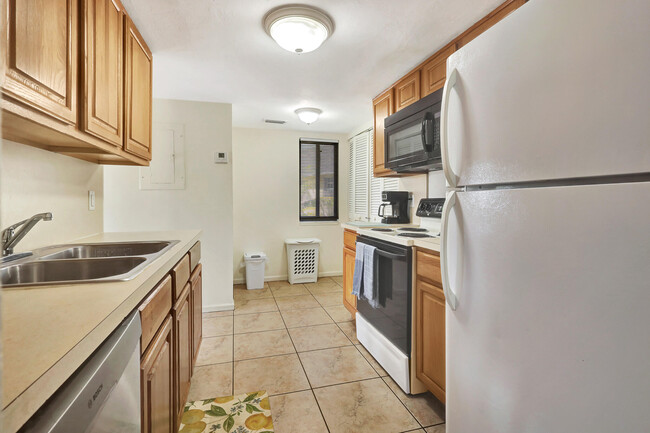 Building Photo - 12621 Westhampton Cir