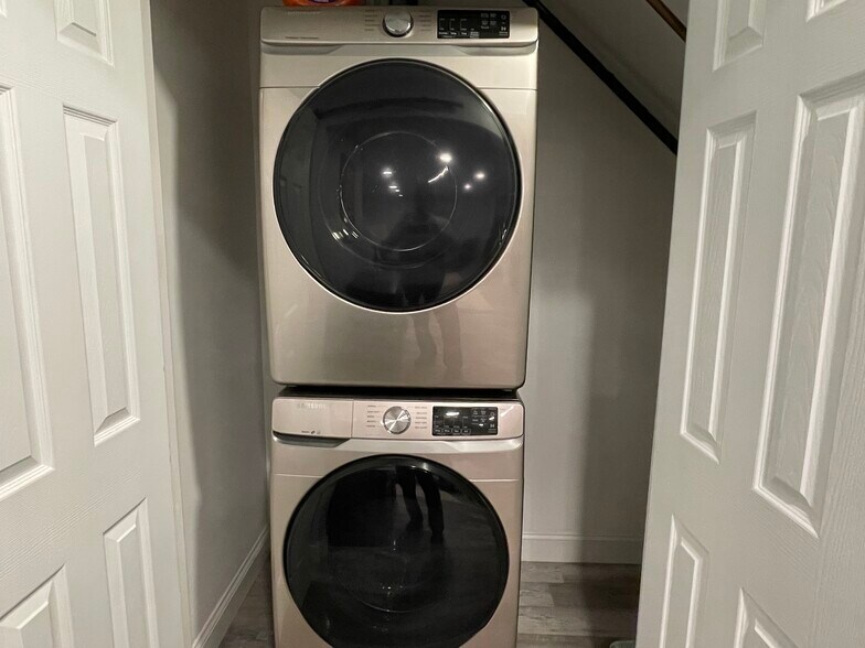 Building Photo - 1038 S Knollwood Dr