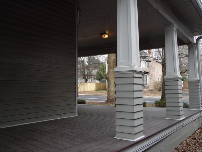 Building Photo - 706 W Maxwell St