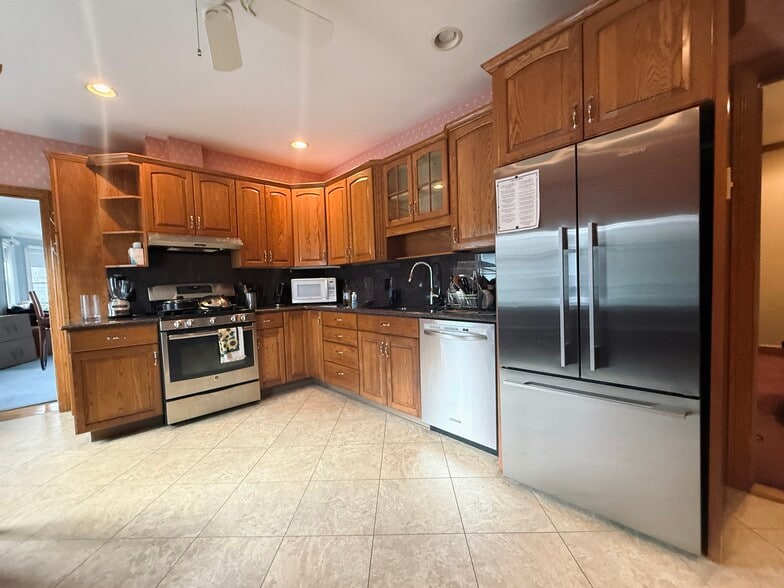 Building Photo - 41 Rich St