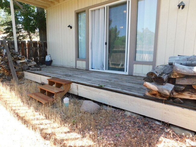 Building Photo - 2422 1/2 Hidden Valley Drive
