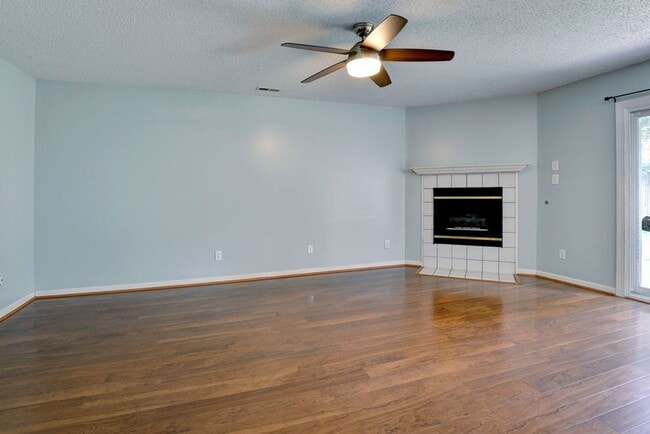 Building Photo - Well Maintained Coventry Home
