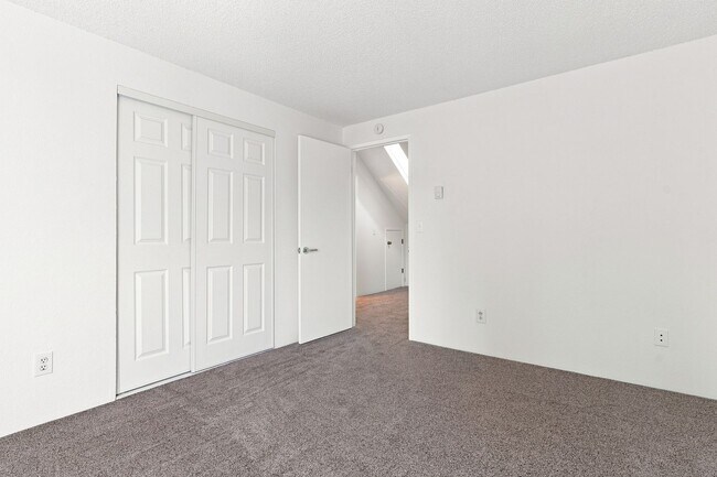 Building Photo - 4965 SW 152nd Ave