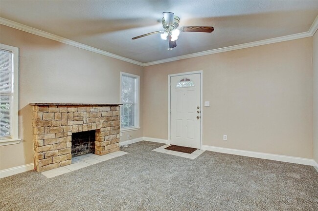 Building Photo - 315 W Saulnier St