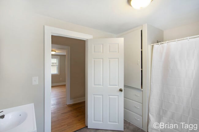 Building Photo - 77 Baylis St SW