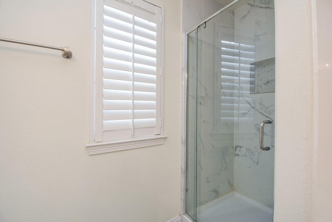 Building Photo - 13646 Garden Grove Ct