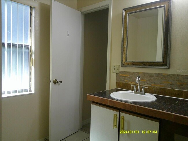 Building Photo - 818 Vermont Woods Ln
