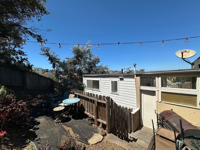 Building Photo - 660-664 Precita Avenue