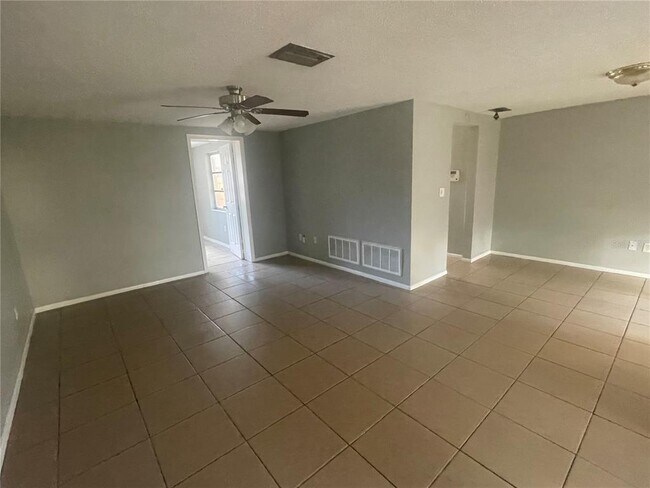 Building Photo - 4037 Claremont Dr