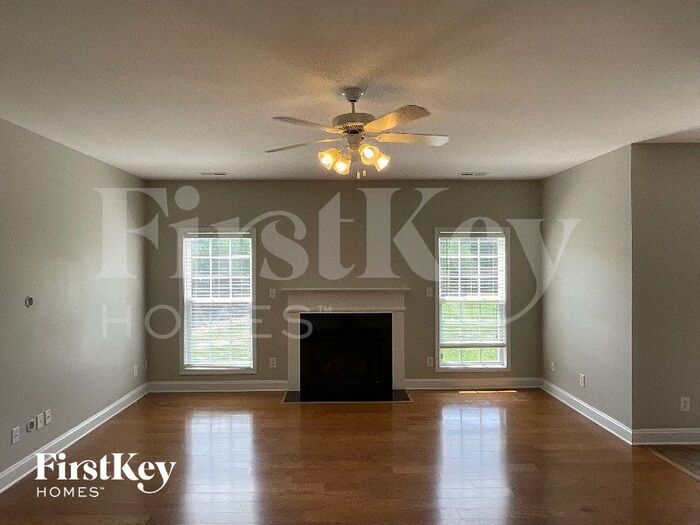 Building Photo - 1610 Lakefield Dr