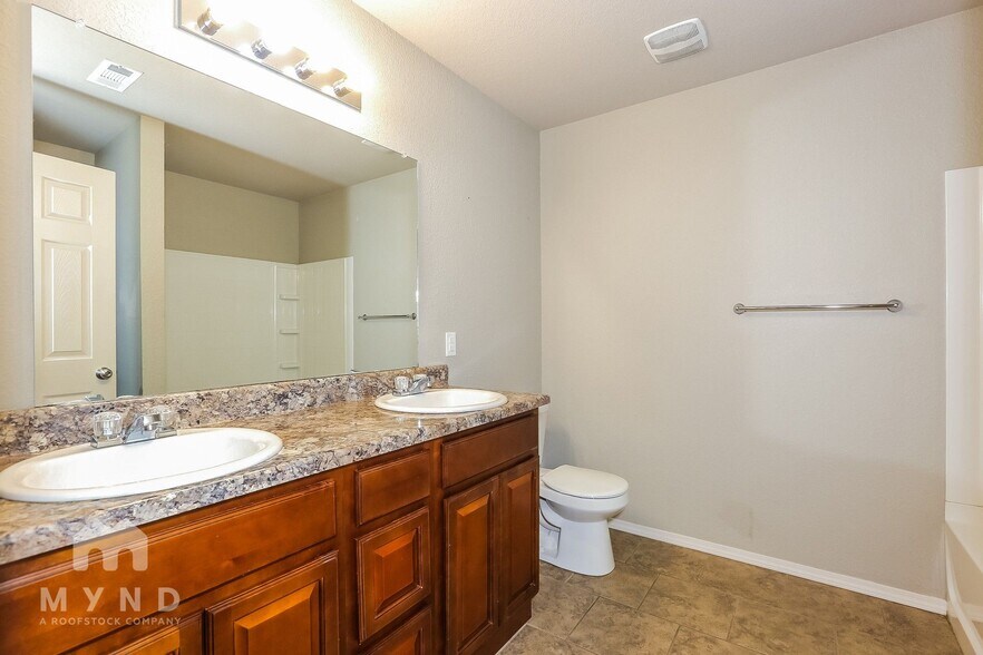 Building Photo - 2001 Honeycomb St