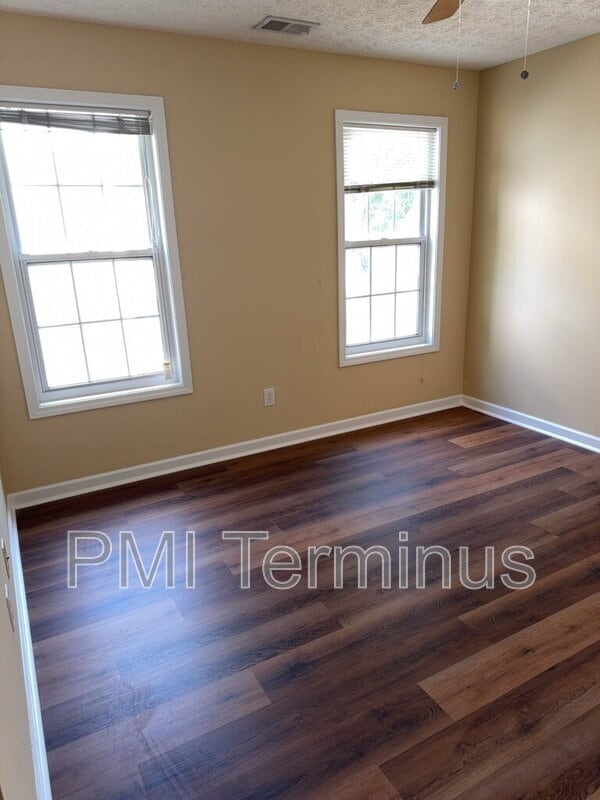 Building Photo - 6122 Farmwood Way SE