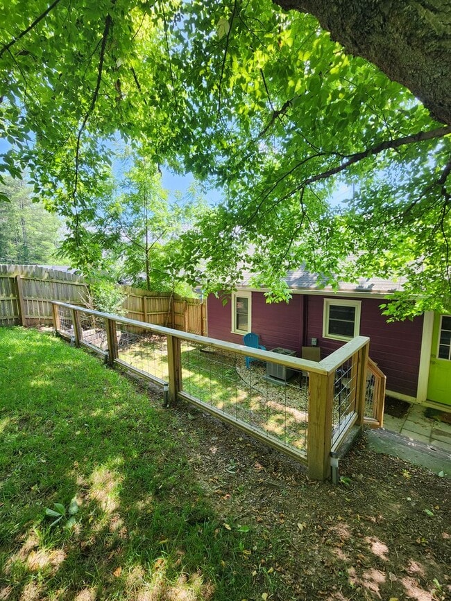 Building Photo - Fairview Bungalow