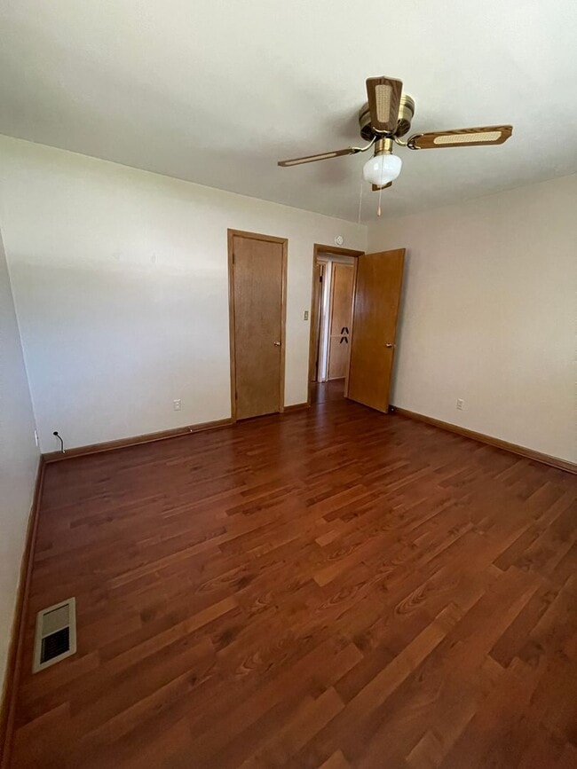 Building Photo - 3 Bedroom, 1 Bathroom Home