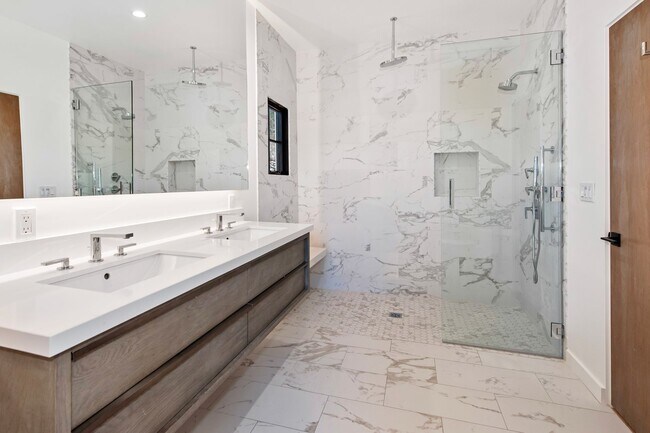 Building Photo - 4285 Carpinteria Ave