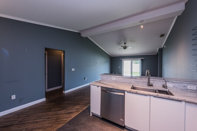 Building Photo - 5339 Peach Blossom Blvd