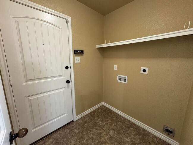 Building Photo - 360 Virtual Tour Available