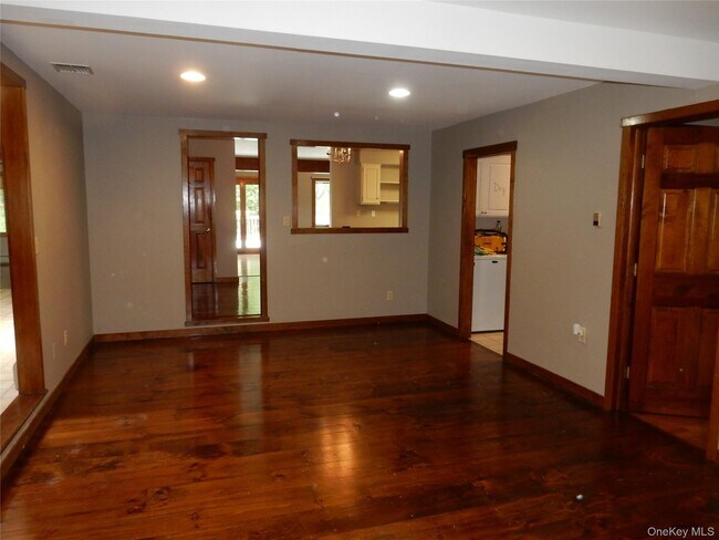 Building Photo - 104 County Rd 65