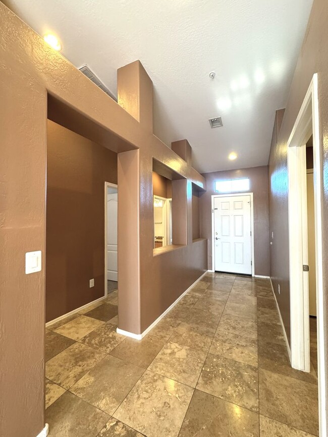 Building Photo - 2 BEDROOM PLUS OFFICE/DEN IN MCDOWELL MTN ...