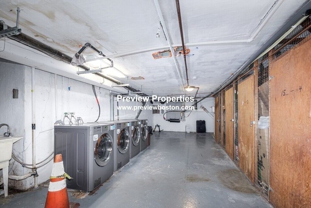 Building Photo - 248 Kelton St