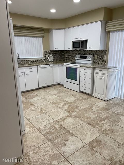 Primary Photo - 2 br, 2 bath Condo - 26217 Summerdale Dr
