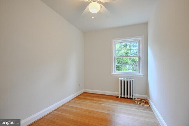 Building Photo - 521 Academy Rd