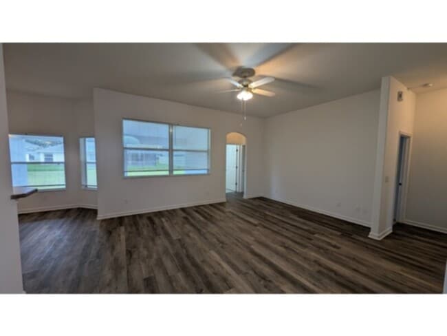 Building Photo - 4 Bedroom, 3 Bath Spacious House in Palm C...