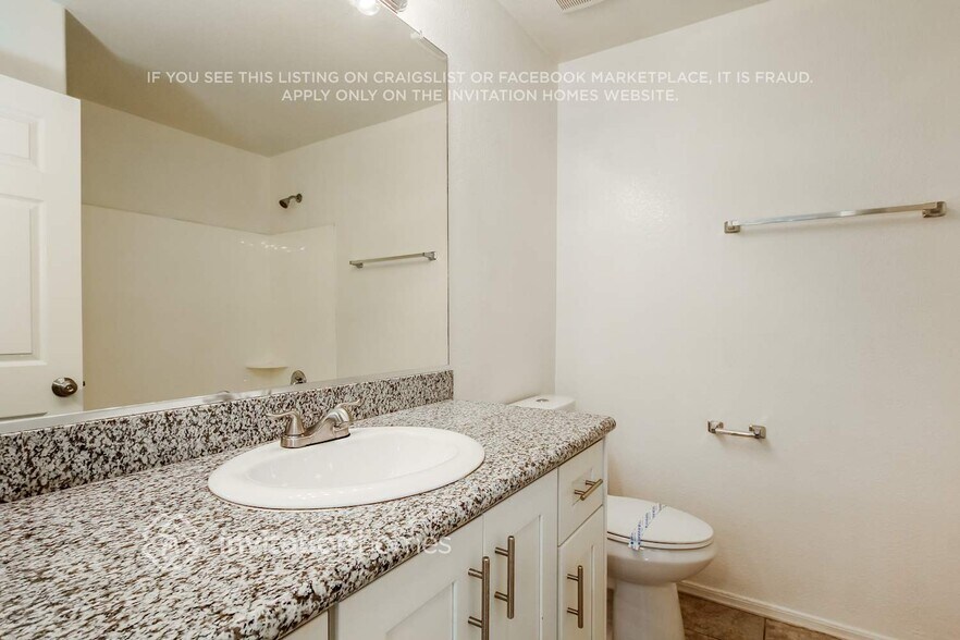 Building Photo - 13693 W Cottonwood St
