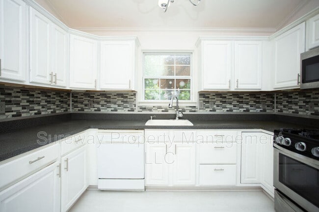 Building Photo - 712 Sage Hill Dr