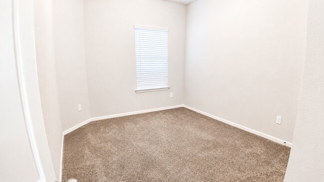 Building Photo - 124 Camelot Pl Ct